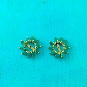 Beautiful diamond or pearl earrings decoration flower 14K Gold and Emerald